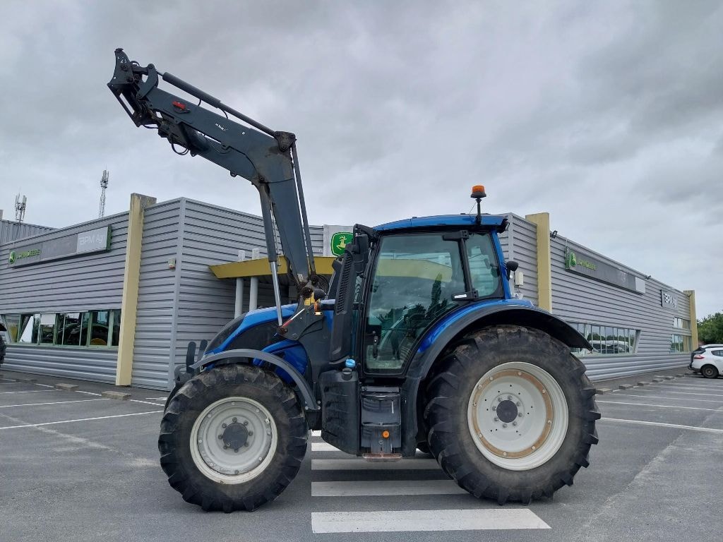Tracteur chargeur VALTRA N 135 - photo slide 2