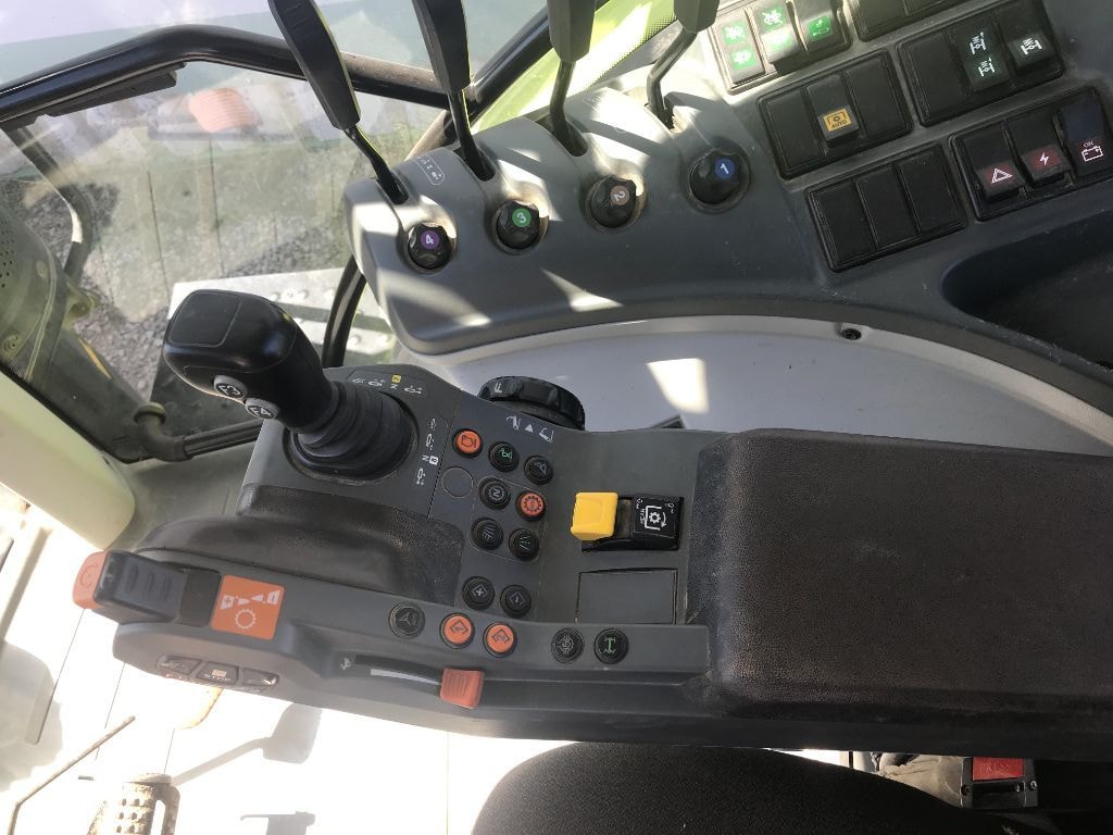 Tracteur chargeur CLAAS ARION 510 - photo slide 12