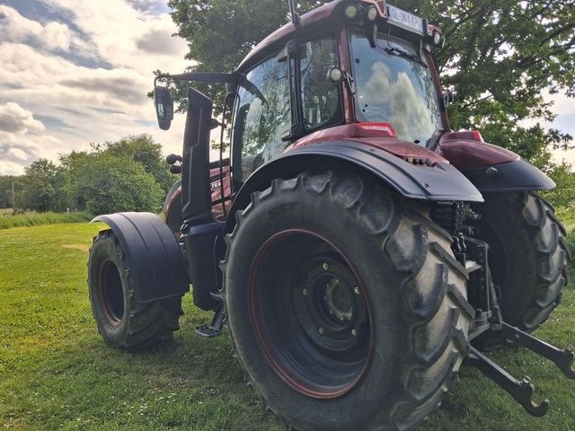 Tracteur VALTRA T215 - photo slide 7