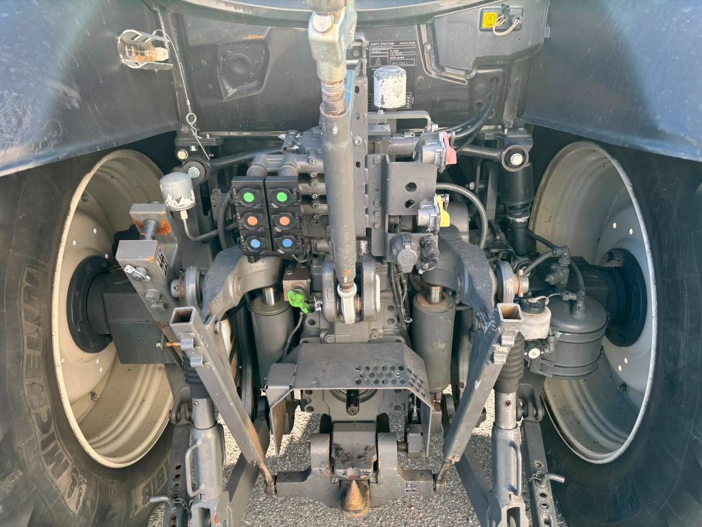 Tracteur chargeur VALTRA N 134  HITECH 5 - photo slide 6