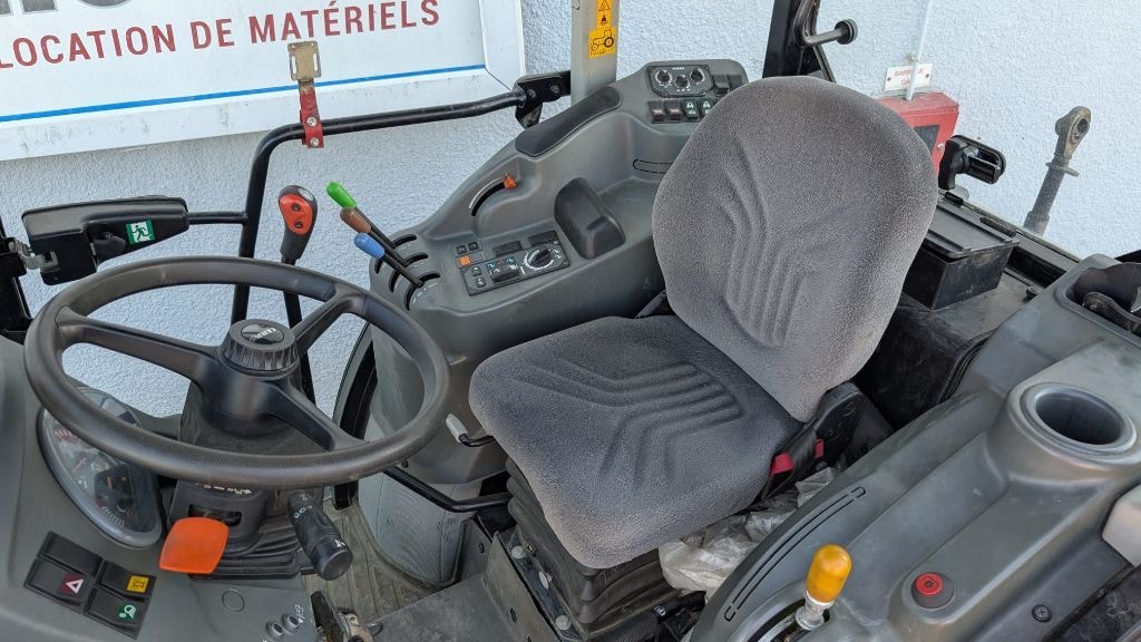 Tracteur CLAAS Nexos 220VL - photo slide 10