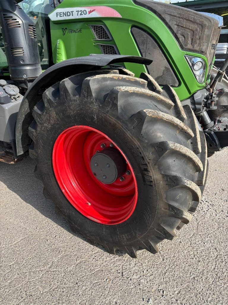 Tracteur FENDT 720 VARIO PROFI + - photo slide 12