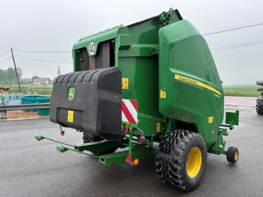 Presse balles rondes JOHN DEERE V461M - photo slide 16