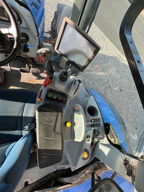 Tracteur NEW HOLLAND T7.275 HD - photo slide 7