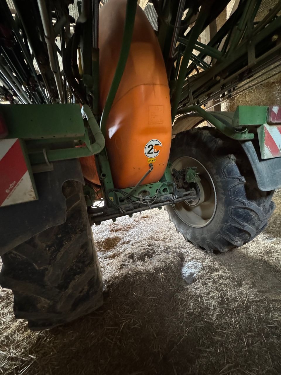 Pulverisateur AMAZONE UX 6200 - photo slide 9