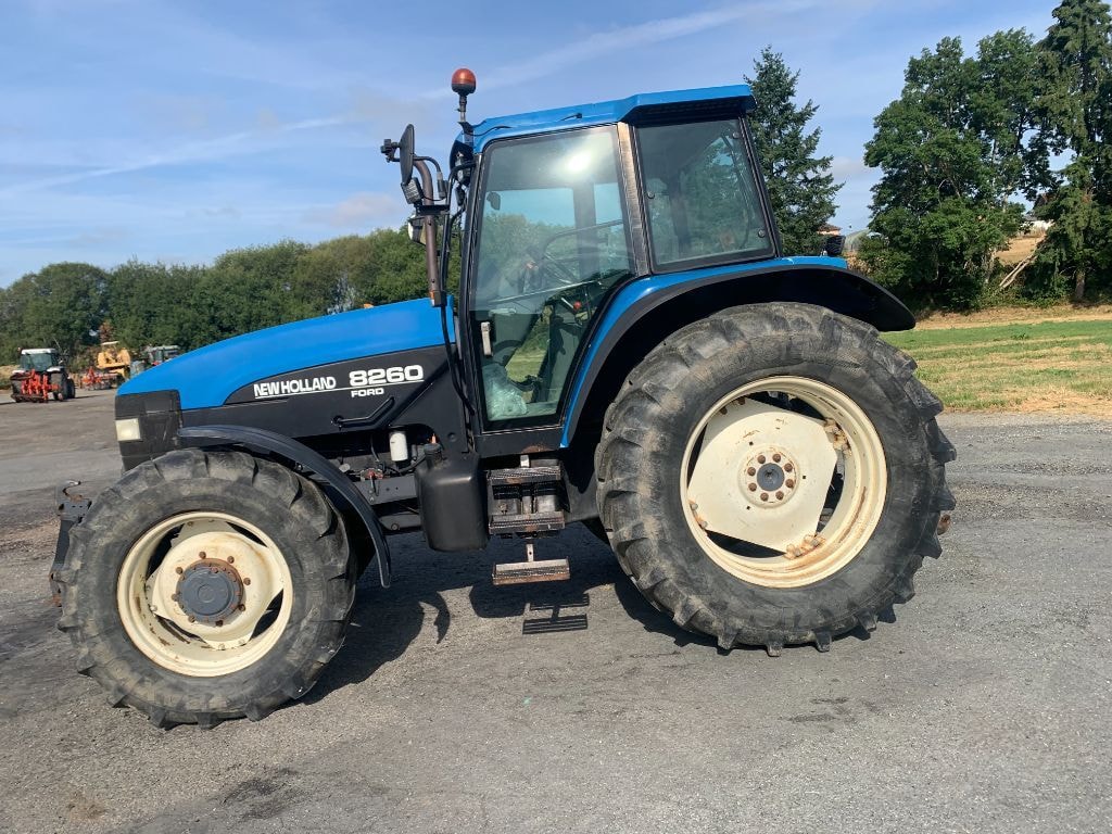 Tracteur NEW HOLLAND 8260 - photo slide 5