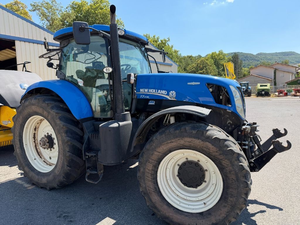 Tracteur NEW HOLLAND T7.235 AC       - photo slide 7