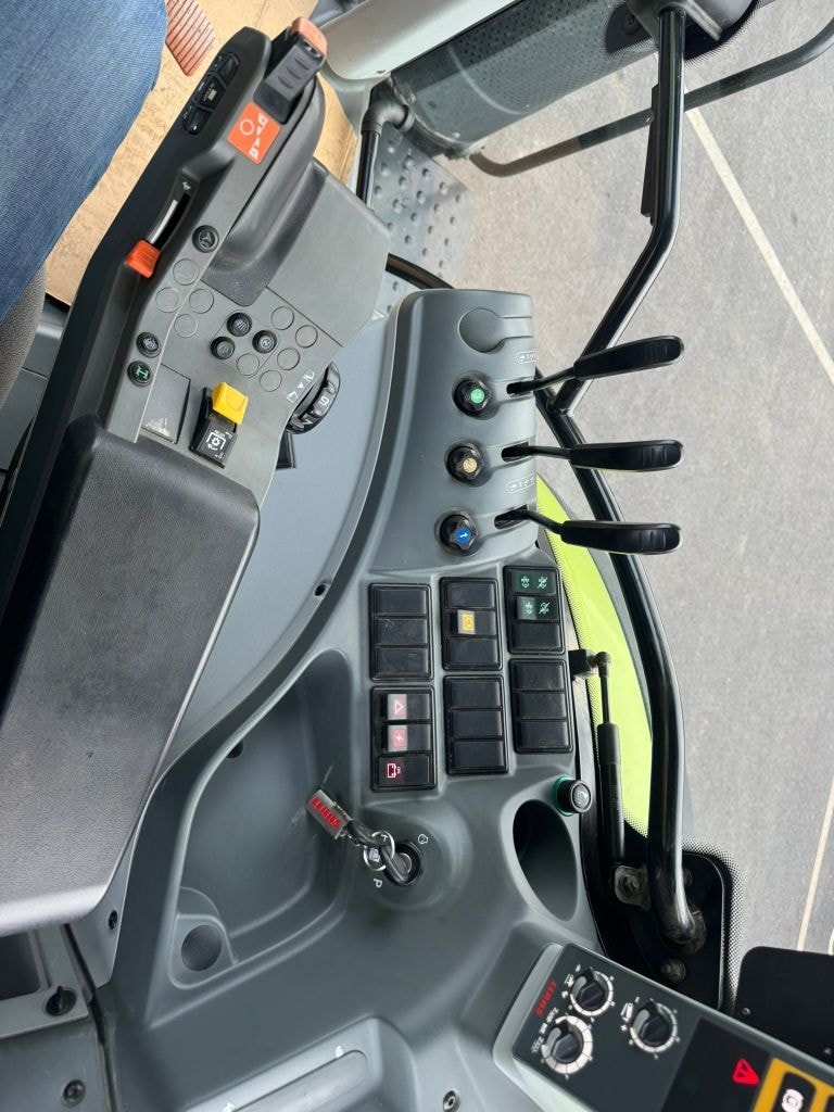 Tracteur CLAAS ARION 610  - photo slide 11