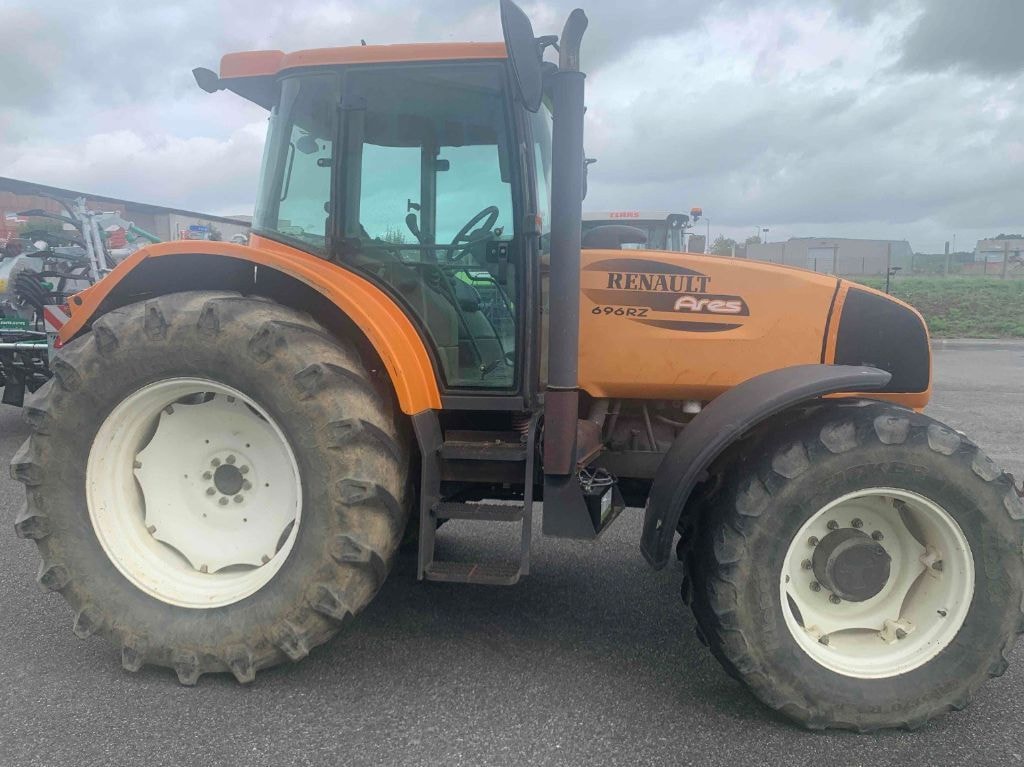 Tracteur RENAULT ARES 696 RZ - photo slide 2