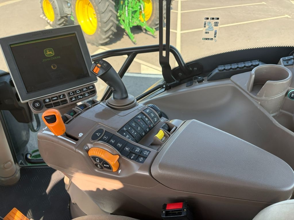 Tracteur chargeur JOHN DEERE 6R150 - photo slide 15