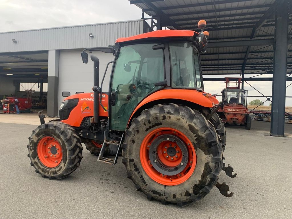 Tracteur KUBOTA M7060 - photo slide 15