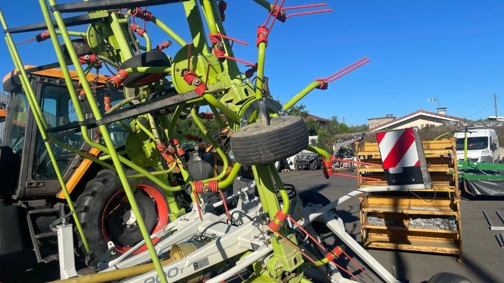 Faneuse CLAAS VOLTO 900 T - photo slide 3