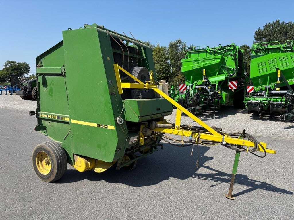 Presse balles rondes JOHN DEERE 550 - photo slide 2