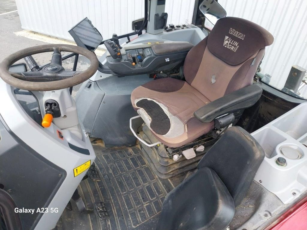 Tracteur VALTRA G135 - photo slide 6