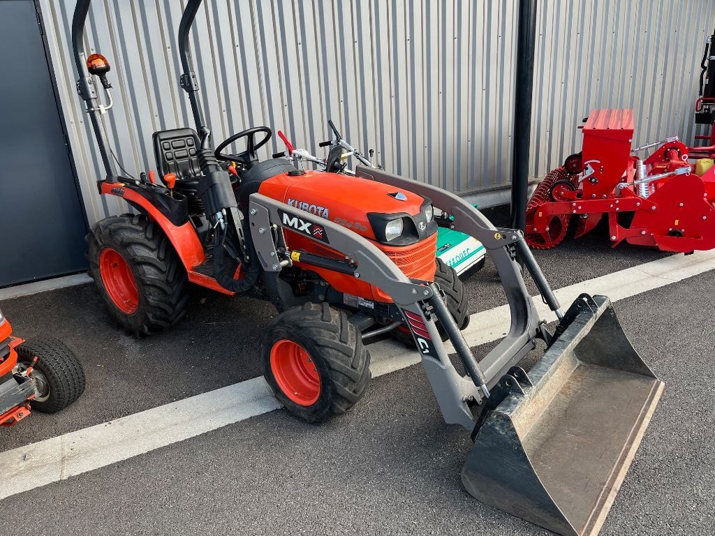 Micro tracteur KUBOTA B2420 - photo slide 1