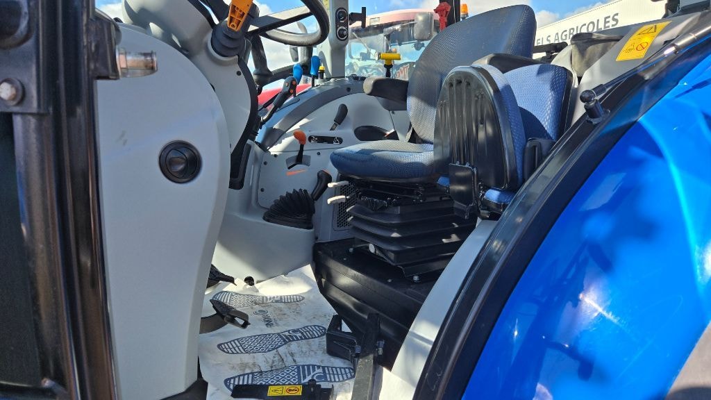 Tracteur chargeur NEW HOLLAND T5.105 DC - photo slide 15