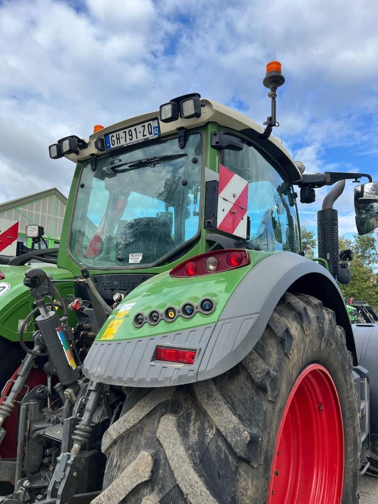 Tracteur FENDT 724 VARIO POWER - photo slide 9
