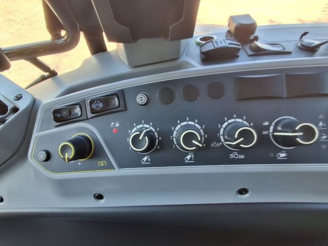 Tracteur chargeur VALTRA G105H  - photo slide 19