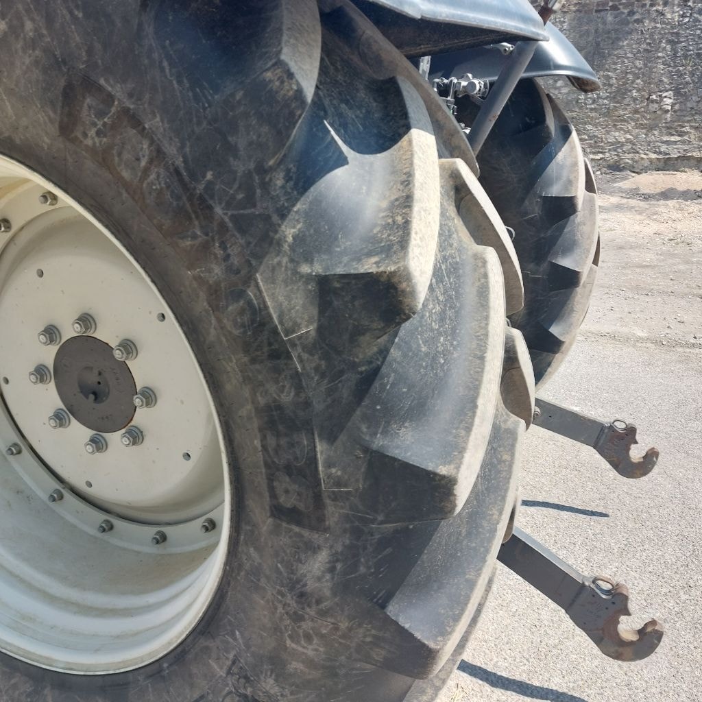 Tracteur chargeur VALTRA N135 - photo slide 13