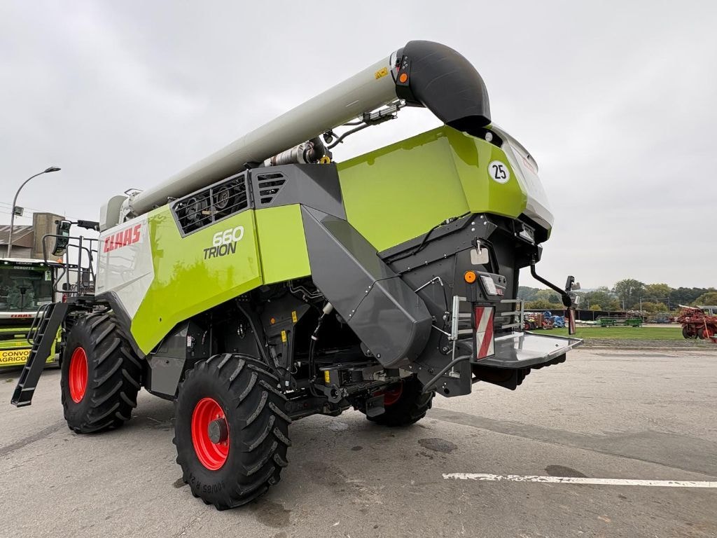 Moissonneuse CLAAS TRION 660 - photo slide 5
