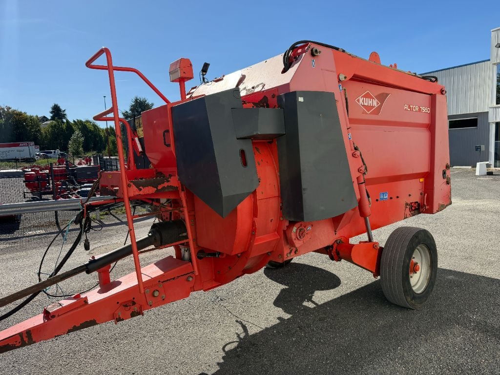 Desileuse pailleuse KUHN 7560 - photo slide 5