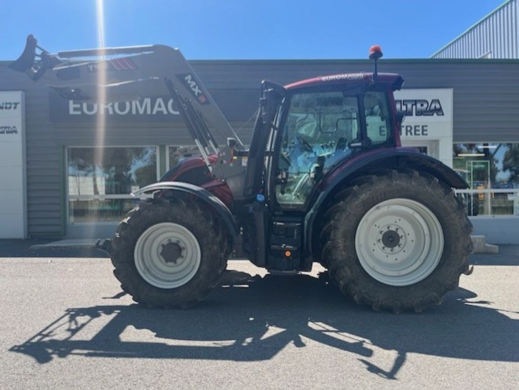 Tracteur chargeur VALTRA N135A - photo slide 1