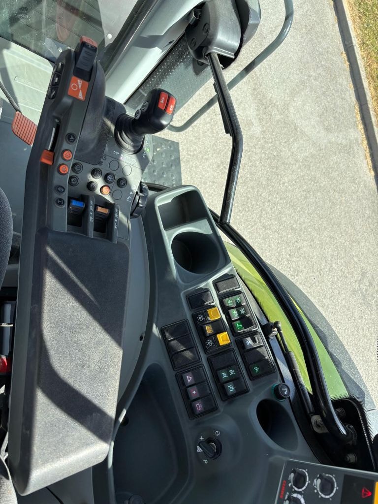 Tracteur CLAAS ARION 650 - photo slide 8