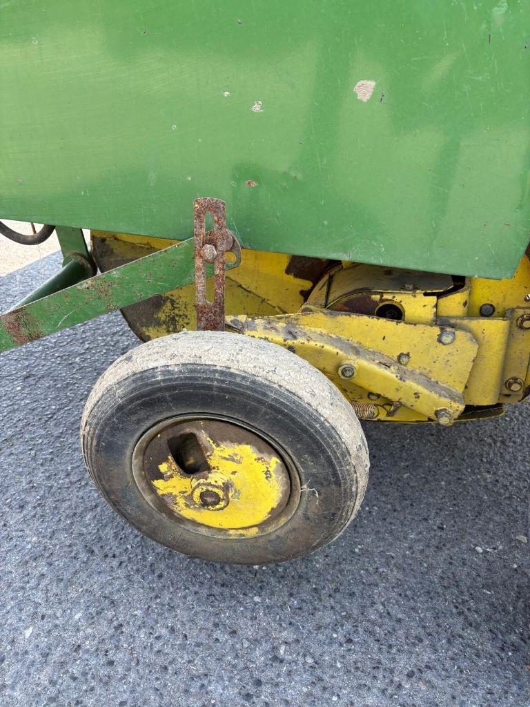 Presse balles rondes JOHN DEERE 550 - photo slide 30