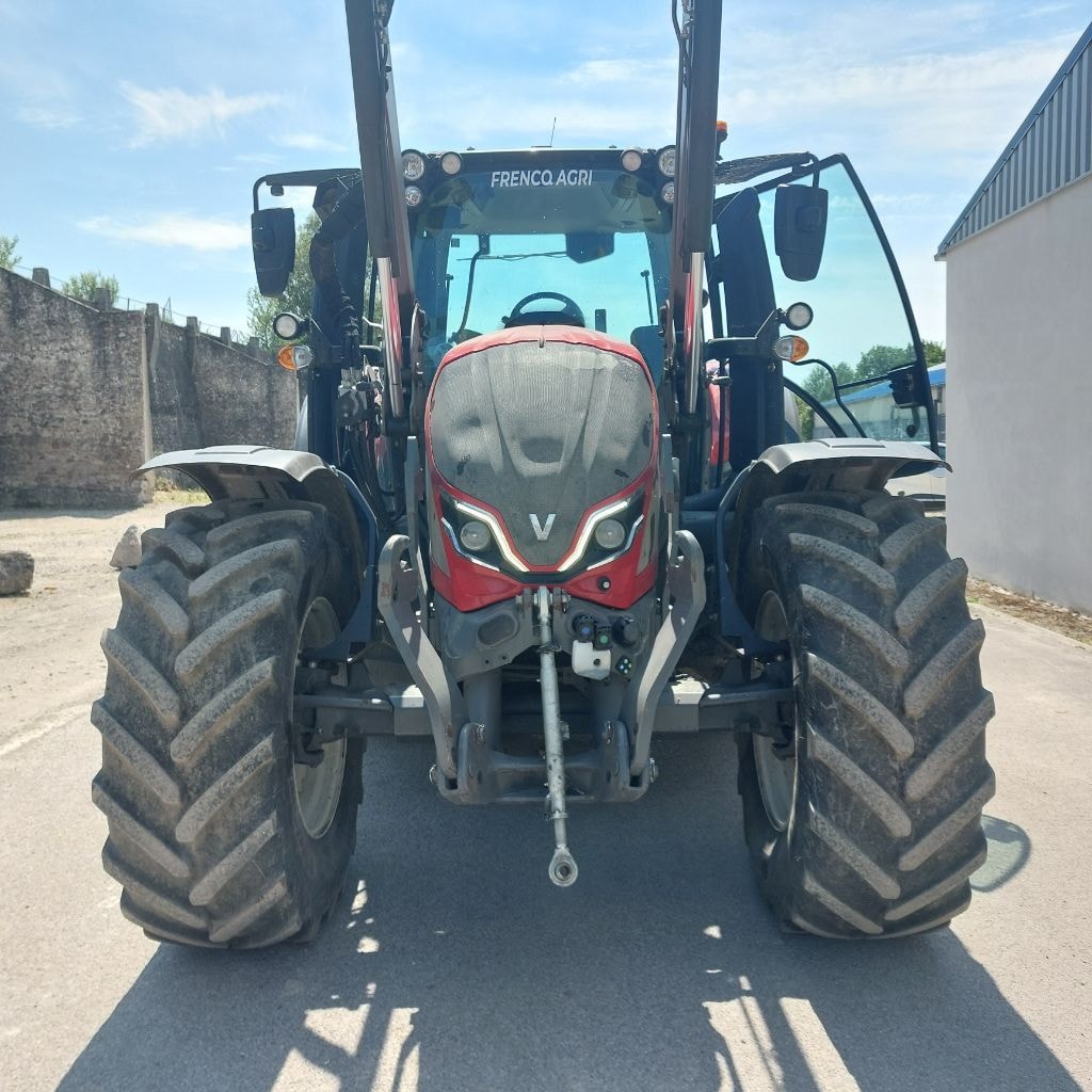Tracteur chargeur VALTRA N135 - photo slide 4