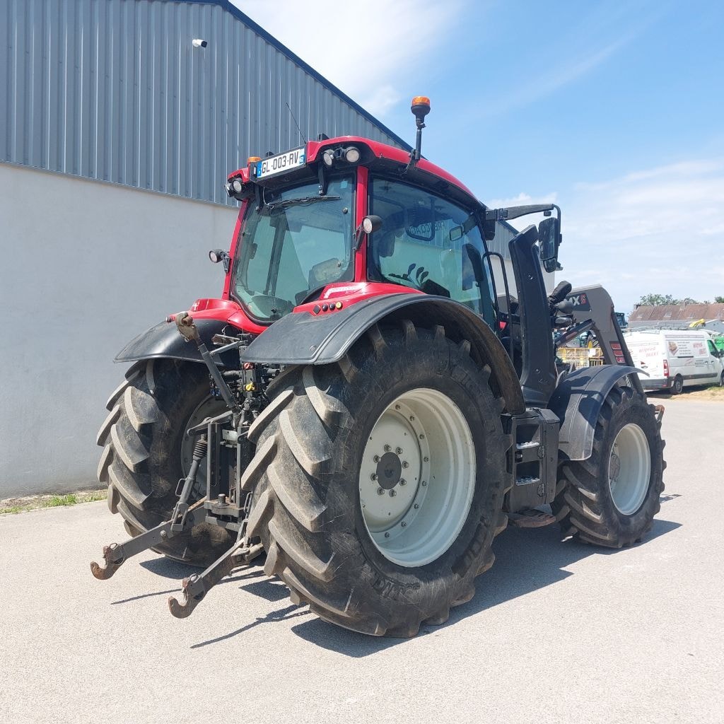 Tracteur chargeur VALTRA N135 - photo slide 6