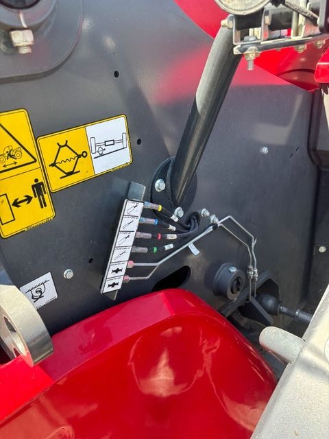 Telescopique MASSEY FERGUSON TH 8043 - photo slide 11
