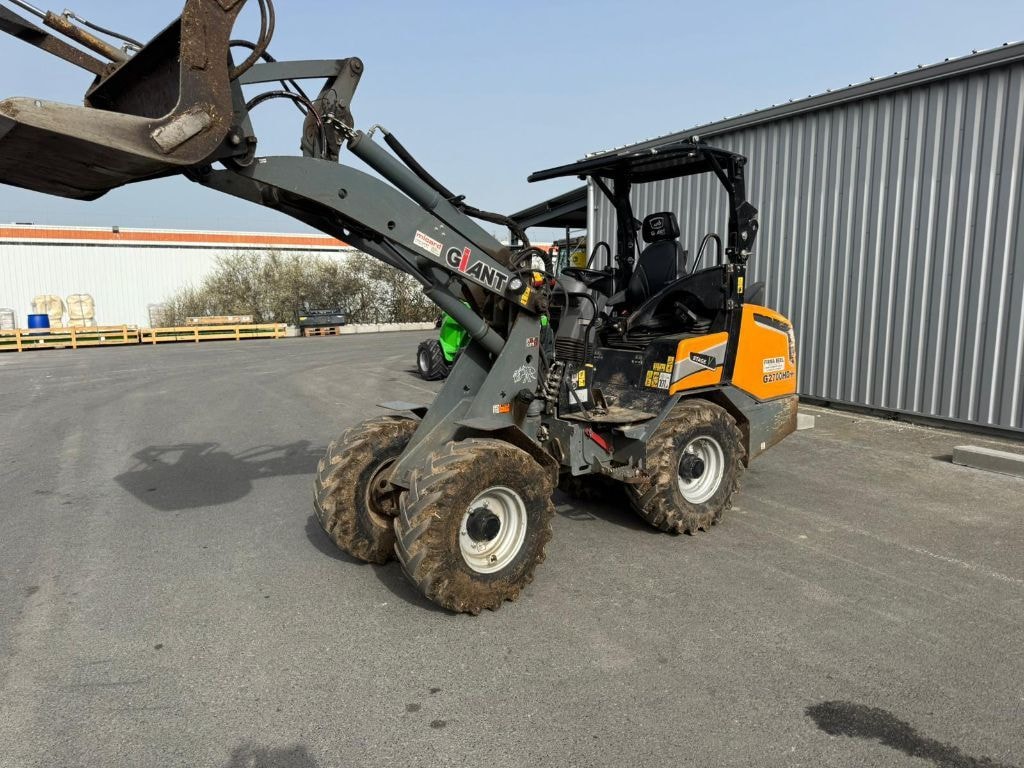 Valet de ferme GIANT G2700HD+ - photo slide 9