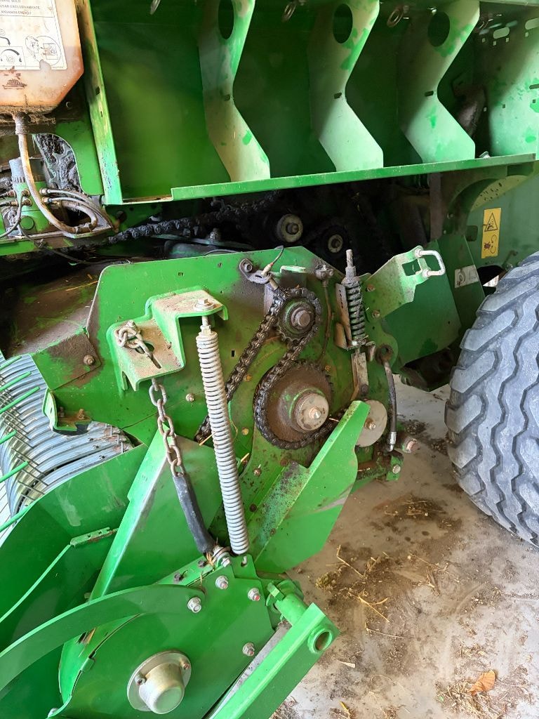 Presse balles rondes JOHN DEERE V461m - photo slide 8