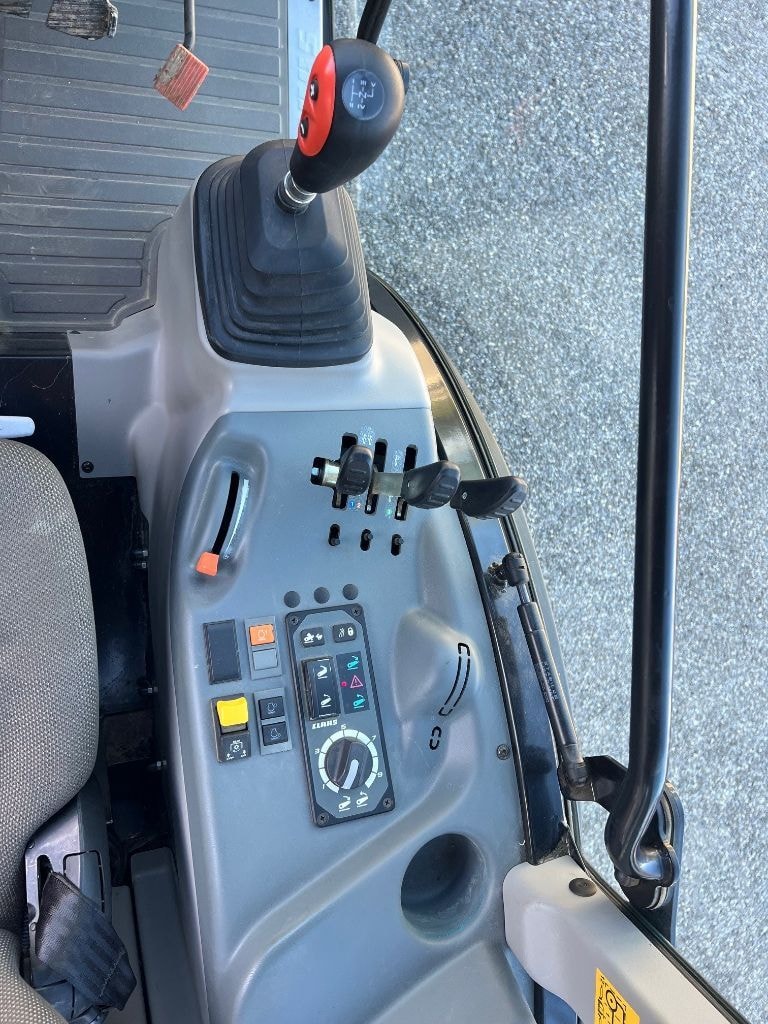 Tracteur CLAAS Nexos 240  L - photo slide 7
