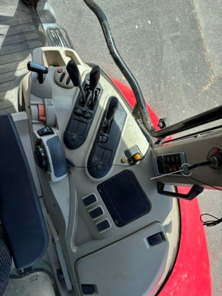Tracteur MASSEY FERGUSON 5711 S - photo slide 6