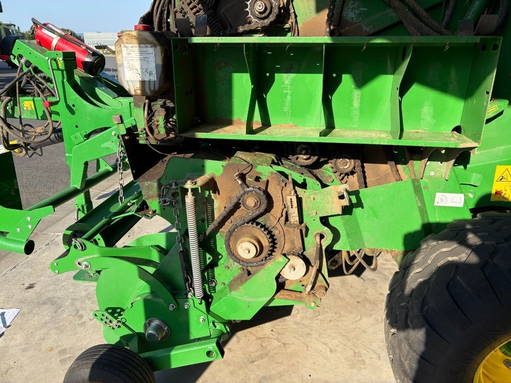 Presse balles rondes JOHN DEERE V461m - photo slide 5