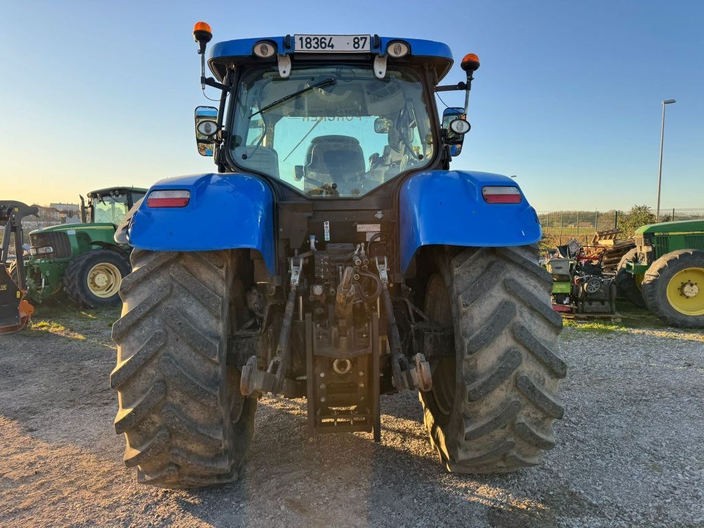 Tracteur NEW HOLLAND T7 200 AUTOCOMMAND - photo slide 5