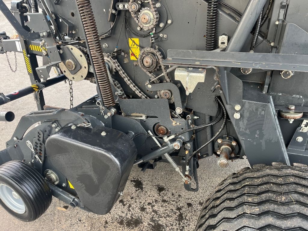 Presse balles rondes MASSEY FERGUSON RB 720 V - photo slide 16