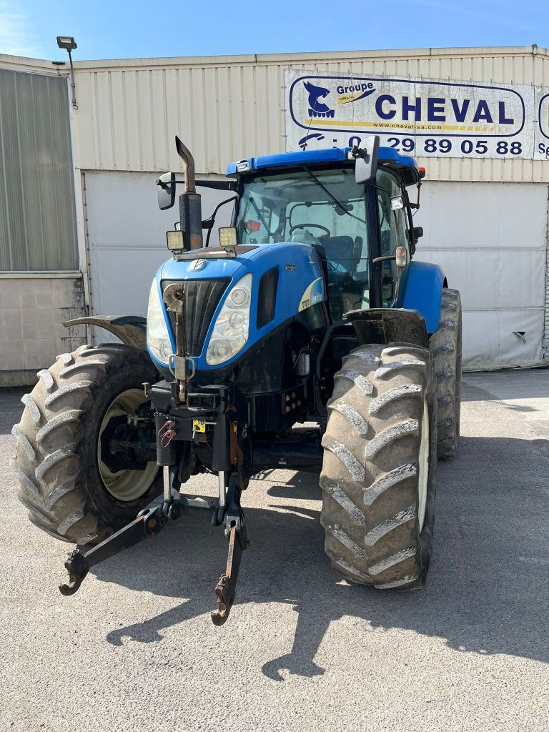 Tracteur NEW HOLLAND T7070 6.7L - photo slide 1