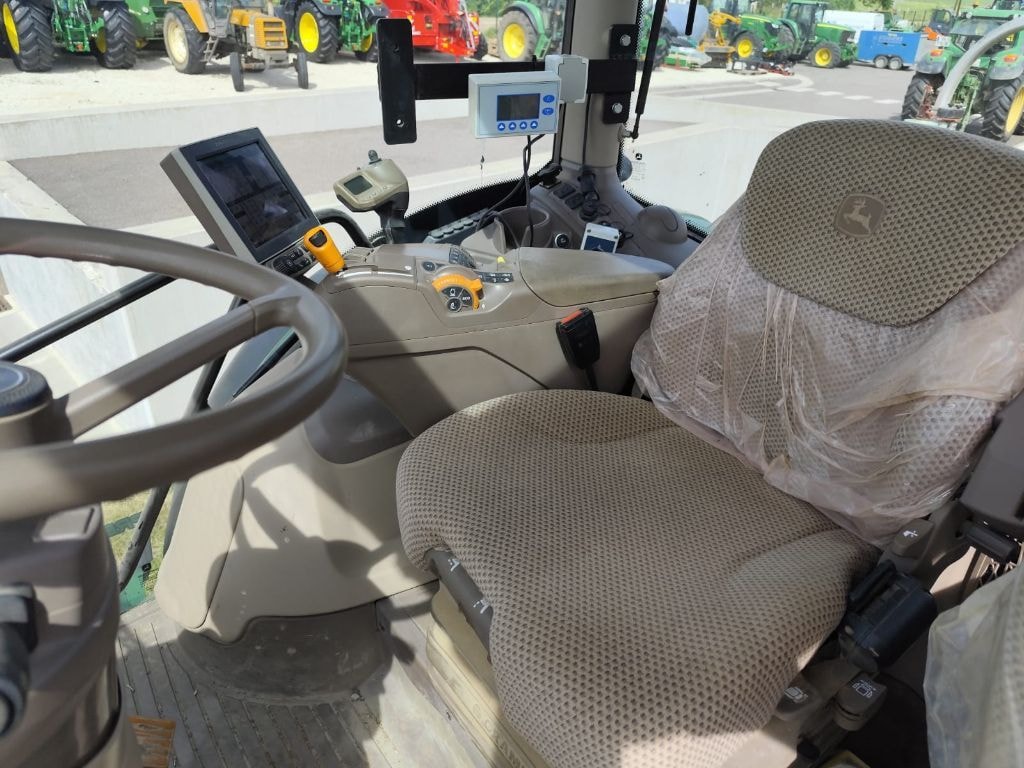 Tracteur JOHN DEERE 6135R - photo slide 9