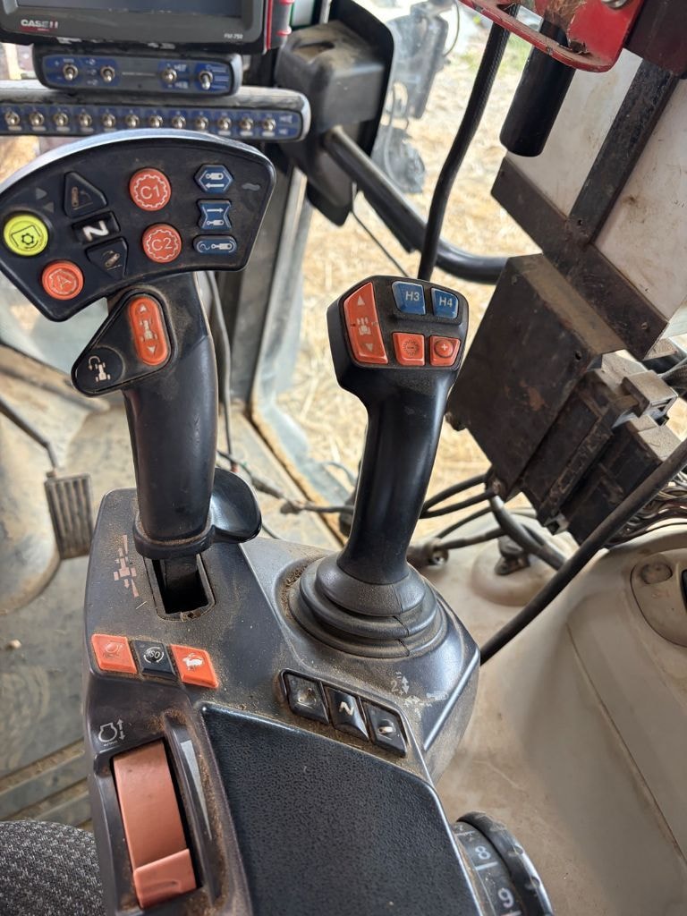 Tracteur chargeur MASSEY FERGUSON 5713S DYNA-6 EFFICIENT - photo slide 8