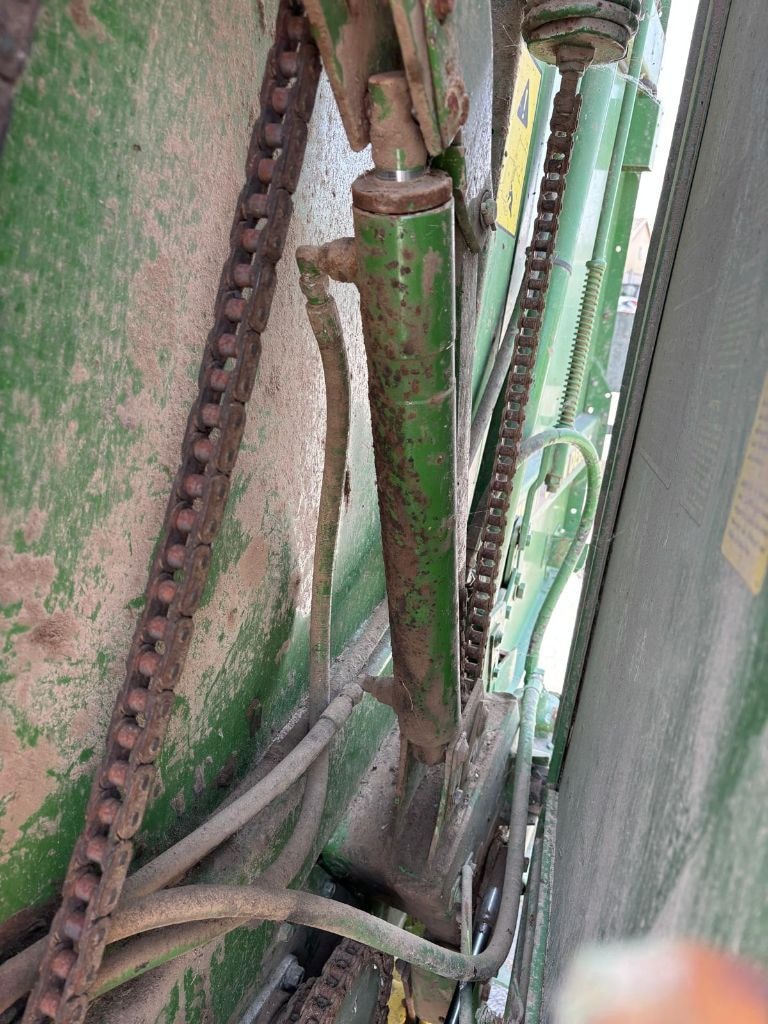 Presse balles rondes JOHN DEERE 550 - photo slide 35