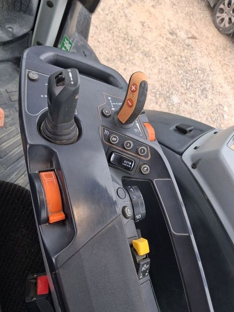 Tracteur VALTRA T175 A - photo slide 17
