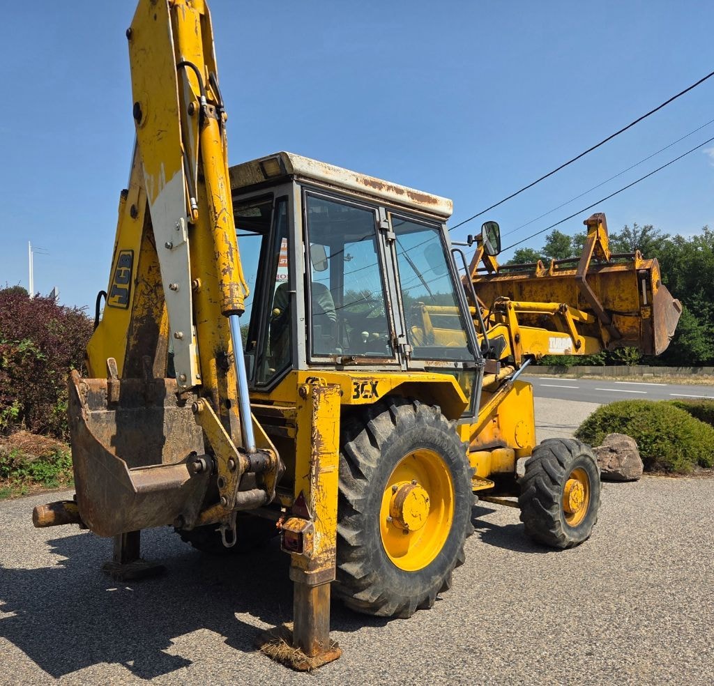 Divers JCB 3CX - photo slide 5