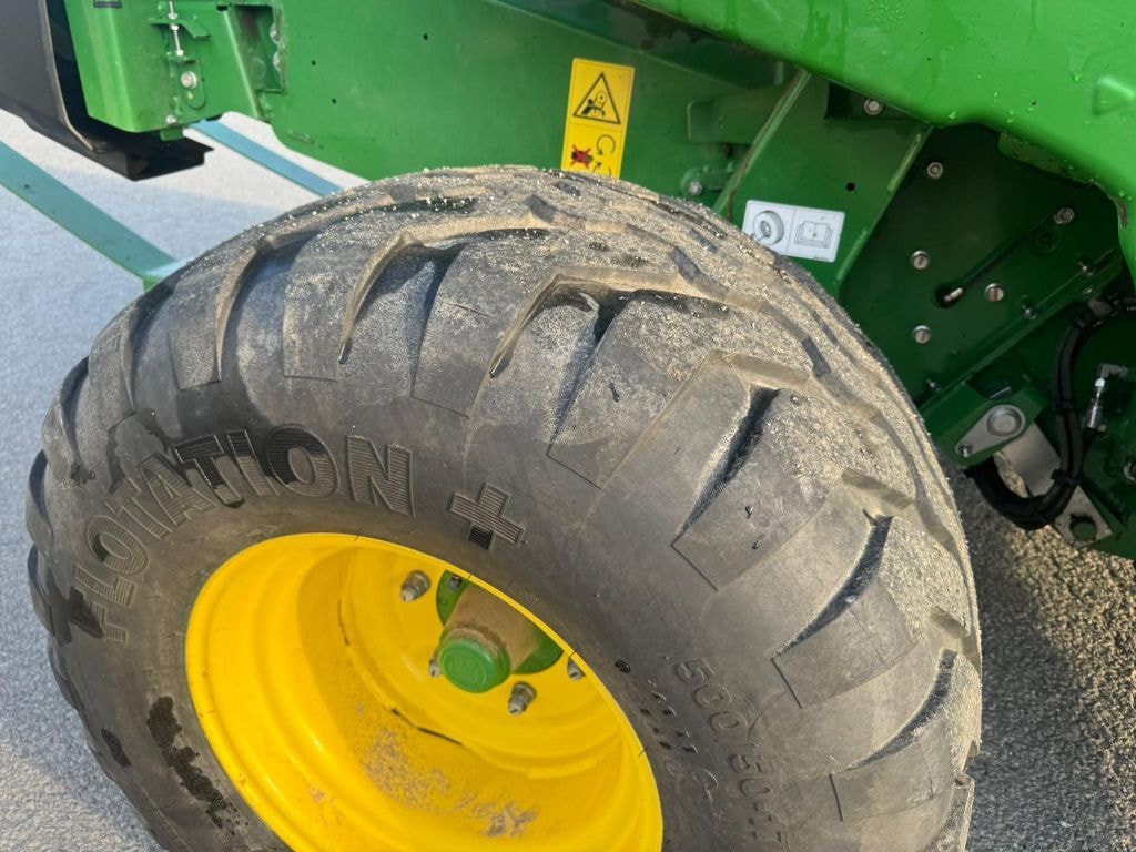 Presse balles rondes JOHN DEERE V451M - photo slide 9