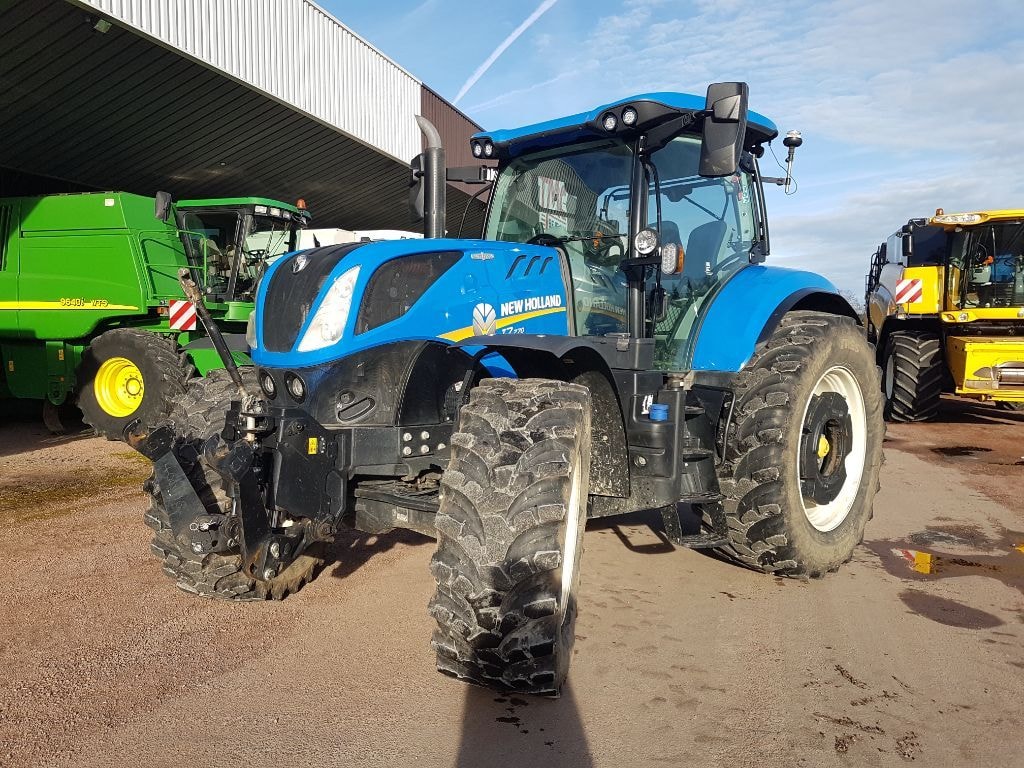 Tracteur NEW HOLLAND T7.270 AC - photo slide 1