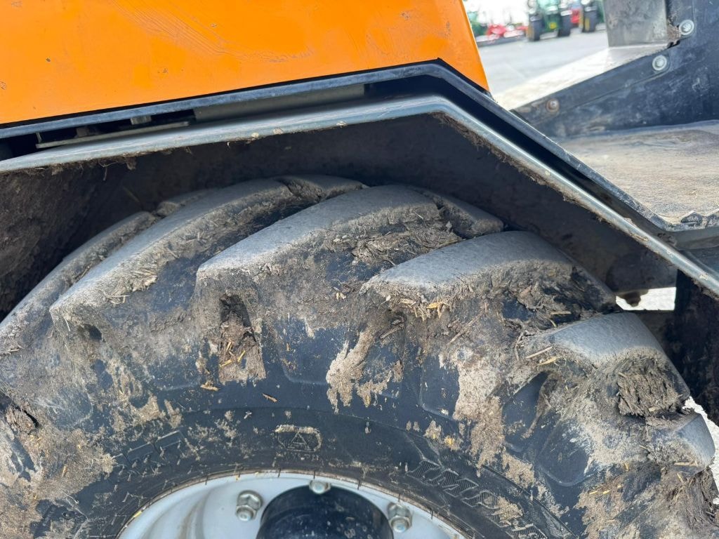 Valet de ferme GIANT G2700HD+ - photo slide 12