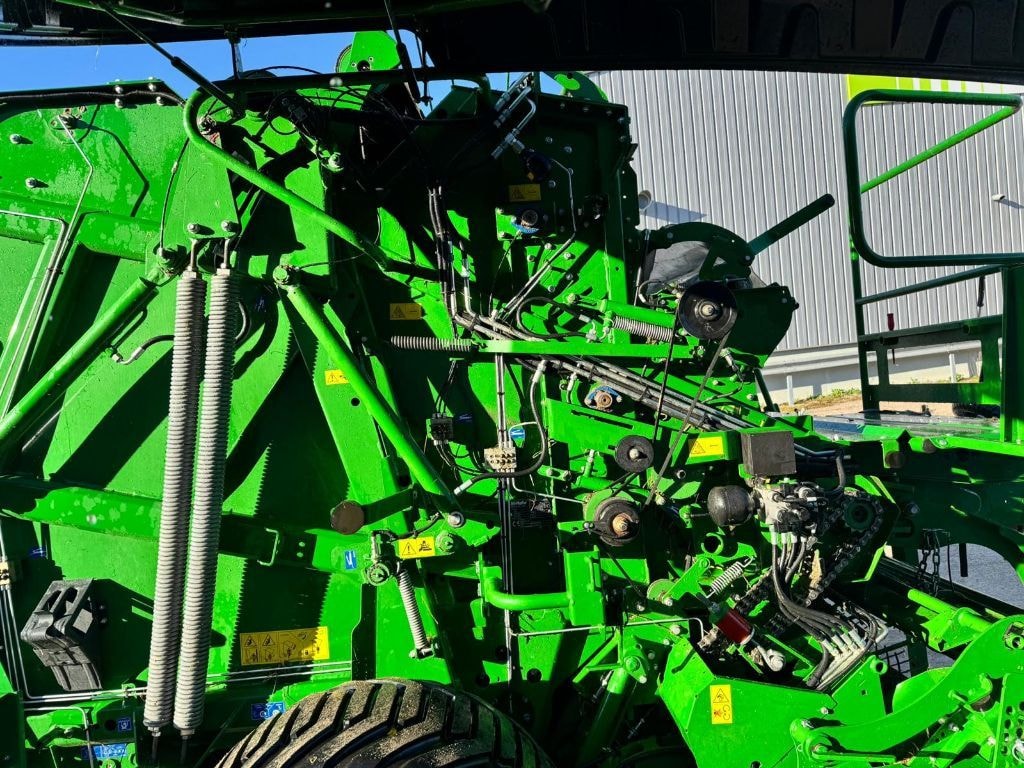Presse balles rondes MC HALE V6 750 - photo slide 7