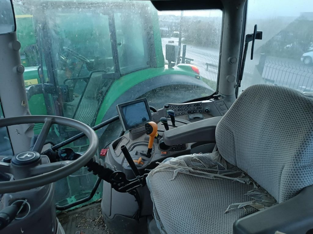 Tracteur JOHN DEERE 6110R - photo slide 8