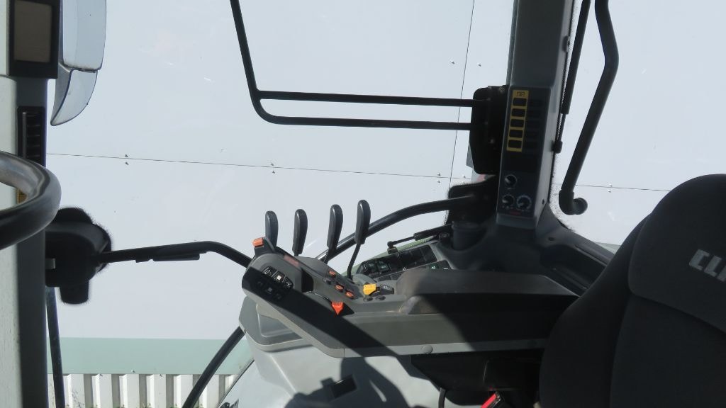 Tracteur CLAAS ARION 610 cis - photo slide 16